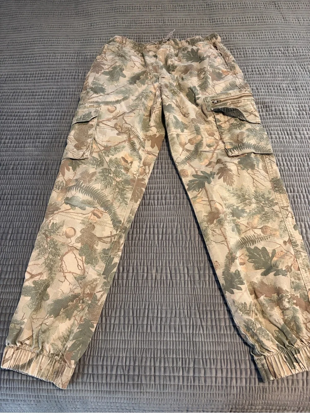 Sonoma Olive Green Cargo Pants with Tan Accents